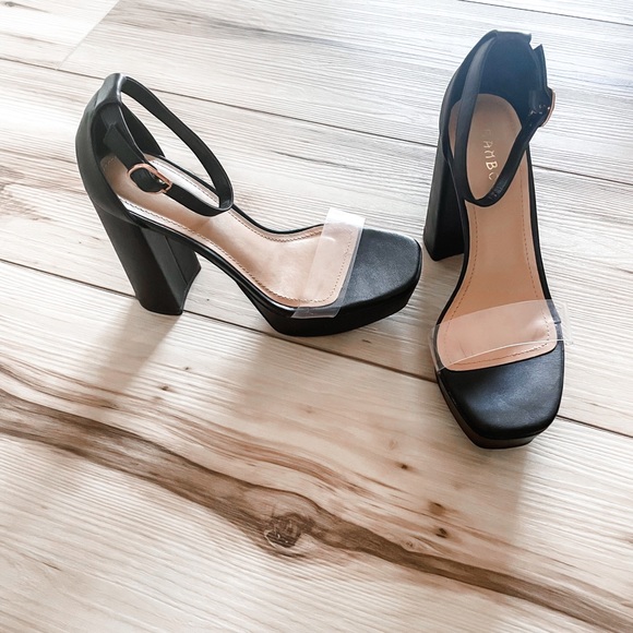 Black Heels - Picture 2 of 4